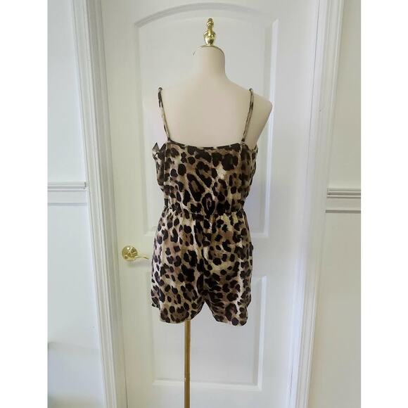 Leopard Romper With Pockets - Picture 4 of 4
